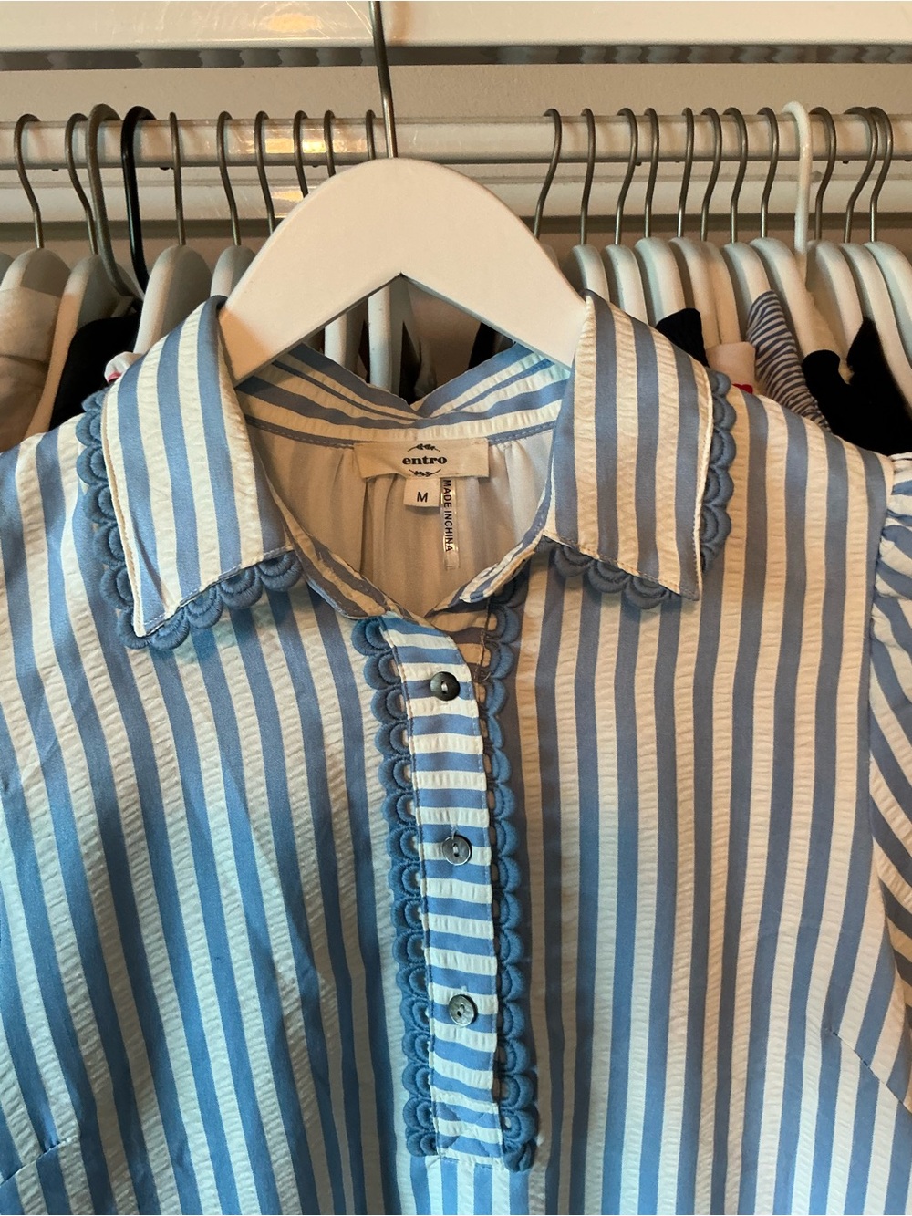 entro Blue and White Striped Puff Sleeve Dress size medium scalloped details - Picture 4 of 9